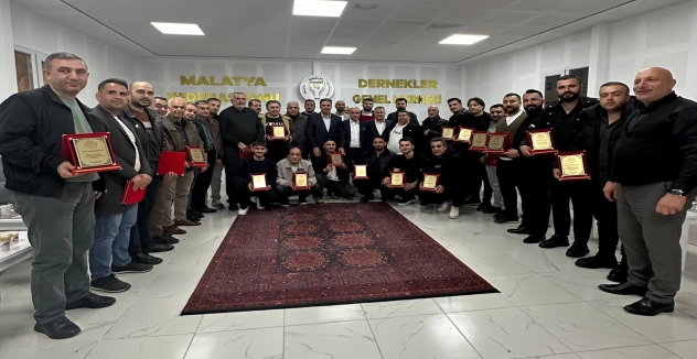 MADEF Başkanı Yılmaz Durmuş’tan Sultangazi İlçe Teşkilatına Teşekkür Plaketi