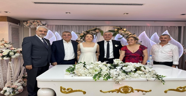 Ramis Topal, İstanbul’da Ali Özbek ve Nuriye Hanımın Düğününe Katıldı