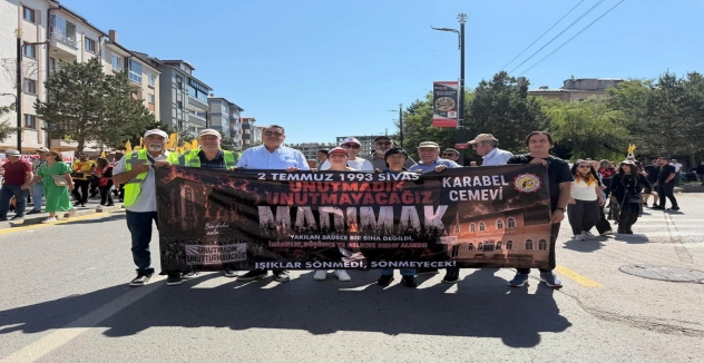 Sivas Katliamı'nın 33. Yılında Madımak'ta Adalet Çağrısı: Karabel Cemevi de Anma Programına Katıldı