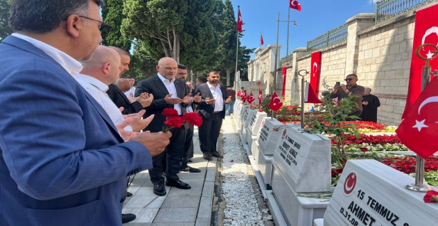 Süleyman Soylu, 15 Temmuz'da Edirnekapı Şehitliği'nde Aziz Şehitlerin Kabirlerini Ziyaret Etti
