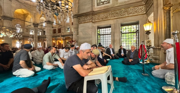 Süleyman Soylu, 15 Temmuz Şehitleri İçin Eyüp Sultan Camii'ndeki Mevlid Programına Katıldı