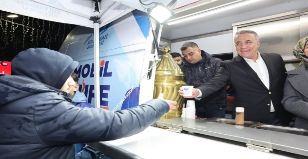 Sultangazi Belediye Başkanı Abdurrahman Dursun İlk Teravihte Vatandaşlarla Buluştu