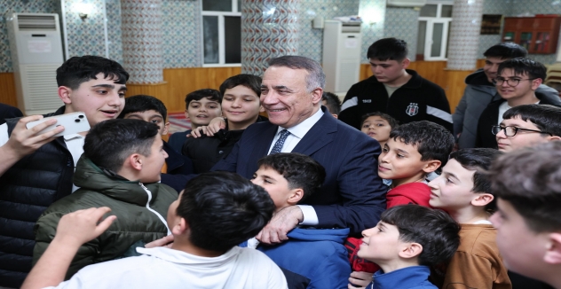 Sultangazi Belediye Başkanı Abdurrahman Dursun, Teravih Namazında Vatandaşlarla Buluştu