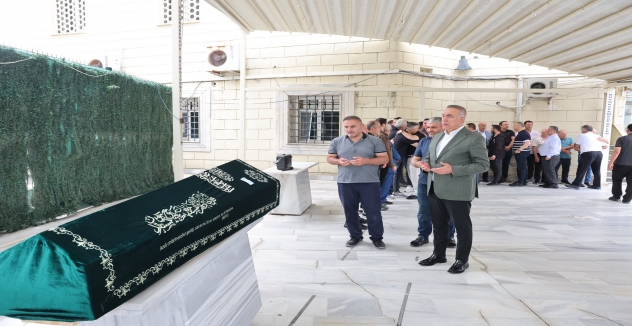 Sultangazi Belediye Başkanı Abdurrahman Dursun, Teyfik Yazıcı’nın Cenaze Törenine Katıldı