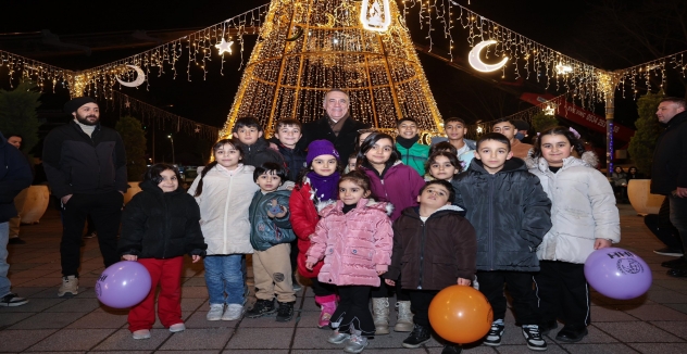 Sultangazi Cadde ve Sokakları Ramazan’a Özel Işıklarla Büyülüyor