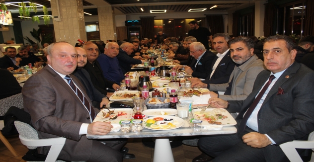 Sultangazi’de “Şampiyonlar Ligi” Gibi İftar Buluşması   Siyaset, iş dünyası, sanat ve STK temsilcileri aynı sofrada buluştu