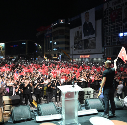 Gaziosmanpaşa’da 30 Ağustos Zafer Bayramı Coşkusu: Meydanlara 200 Bin Kişi Sığmadı