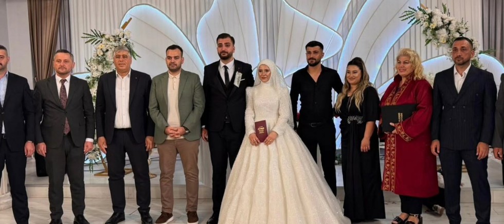 Gaziosmanpaşa’da Anlamlı Nikâh: Ahmet Salmış, Selahattin ve Aleyna Çiftinin Mutluluğuna Ortak Oldu