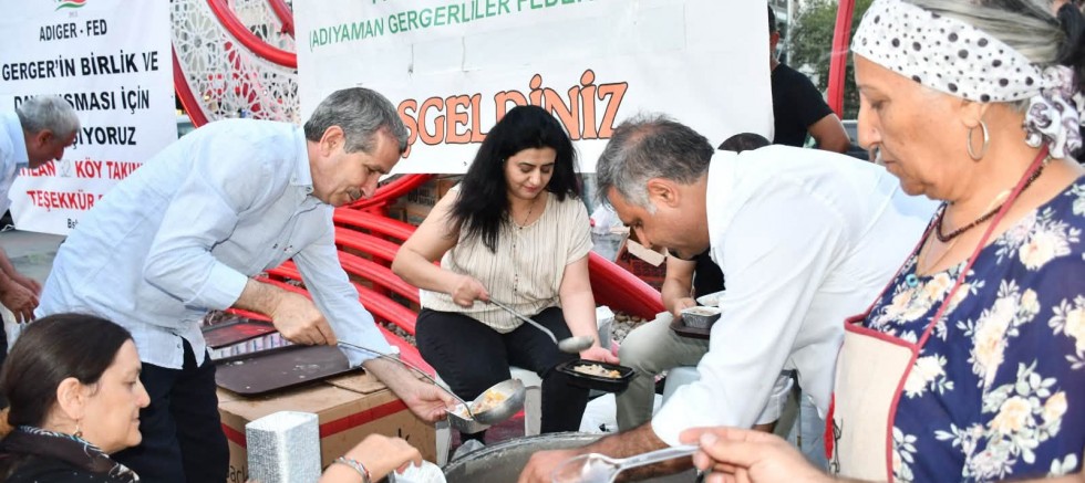 Gerger Dernekler Federasyonu'ndan Birlik ve Bereket Buluşması: 5 Bin Kişiye Aşure İkramı