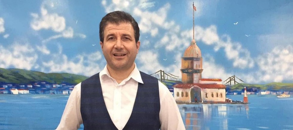 İbrahim Harikases Türkü Söyleyerek Gayrimenkul Satıyor | İstanbul Emlak Danışmanlığı