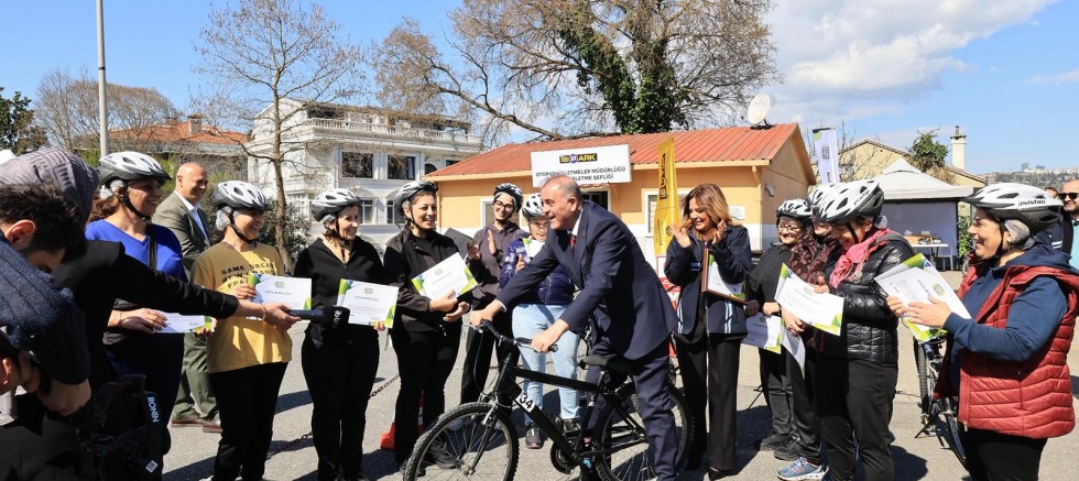 İSPARK’IN ÜCRETSİZ BİSİKLET EĞİTİMİ 39 İLÇE MEYDAN VE OTOPARKLARINDA! 