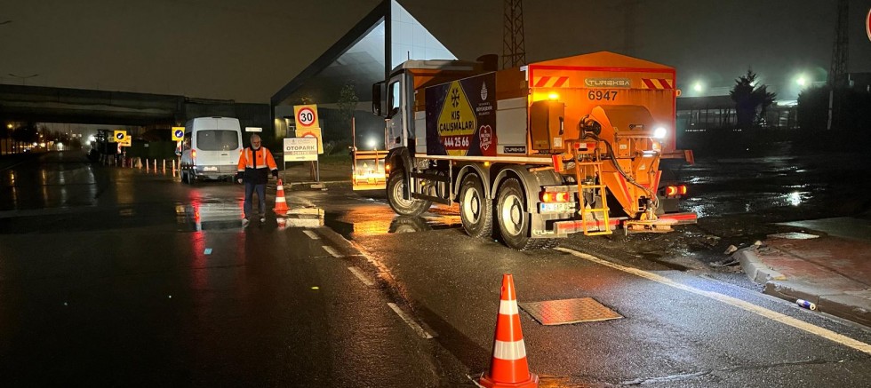 İSTANBUL’DA METREKAREYE 21 KİLOGRAM YAĞIŞ DÜŞTÜ ÖĞLE SAATLERİNDEN İTİBAREN KAR BEKLENİYOR