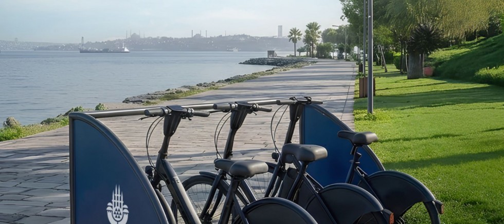İSTANBUL’DA YENİ PAYLAŞIMLI BİSİKLET SİSTEMİ HAYATA GEÇİYOR   17 İLÇEDE 2 BİN 400 BİSİKLET HİZMET VERECEK