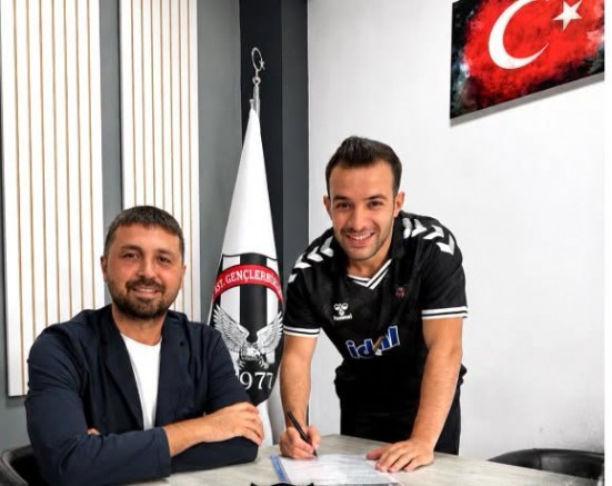 İstanbul Gençlerbirliği'ne Genç Santrfor Takviyesi! Yakup Efe Kalfa İmzayı Attı