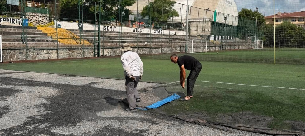 İstanbul Gençlerbirliği Spor Kulübü Tesislerini Yeniliyor: Halı Saha Zemin Çalışmaları Devam Ediyor