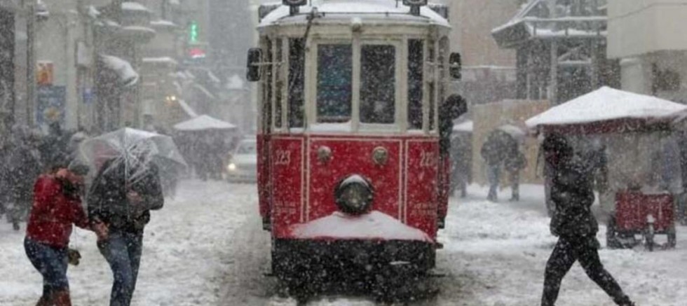 istanbul-hava-durumu-kar-ile-birlikte-firtina-etkili-olacak.jpg