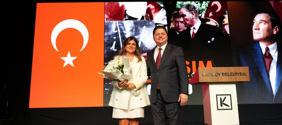 Kadıköy’de Öğretmenler Günü Sunay Akın Gösterisiyle Kutlandı