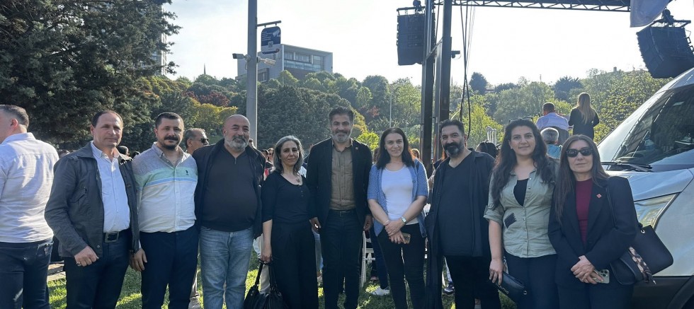 Kanber Koçak’tan Gazi Mahallesi’nde Anneler Günü Etkinliğine Ziyaret