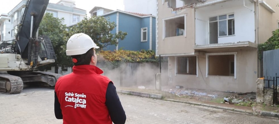 Kentsel Dönüşüm Seferberliği Kapsamında Riskli Yapıların Yıkımı Sürüyor!