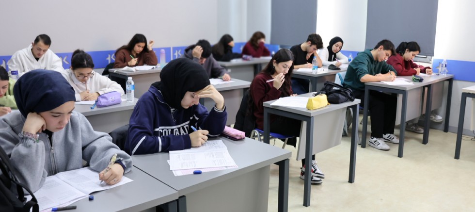 KÜÇÜKÇEKMECE’DE ÜCRETSİZ YKS EĞİTİMLERİ İÇİN KAYITLAR BAŞLADI