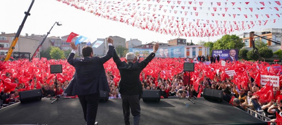Küçükçekmece Halkı  Kemal Çebi ve Ekrem İmamoğlu'nu bağrına bastı! 