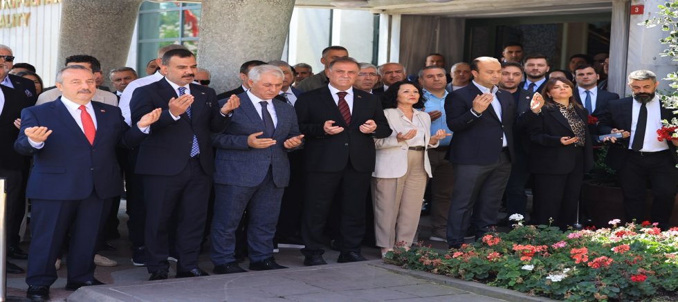 15 TEMMUZ ŞEHİTLERİ İBB ÖNÜNDE ANILDI 