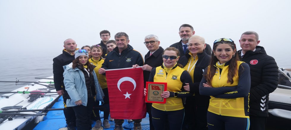 18 MART ÇANAKKALE ZAFERİ’NE YARAŞIR YOLCULUK; KÜREKLE AVCILAR’DAN ÇANAKKALE’YE…