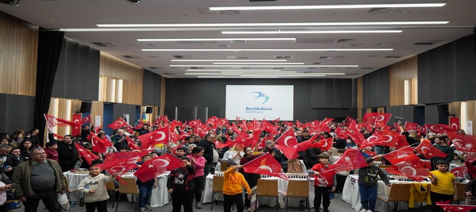 3. GELENEKSEL ÇANAKKALE GEÇİLMEZ SATRANÇ TURNUVASI’NDA HAMLELER KONUŞTU