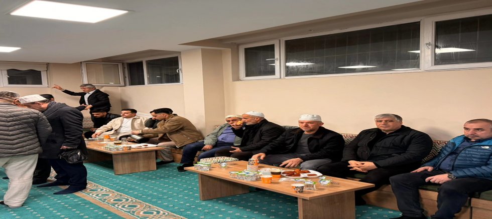 Ahmet Salmış, Teravih Namazı Sonrası Muhammet Yusuf Koç’un Ailesine Taziyede Bulundu