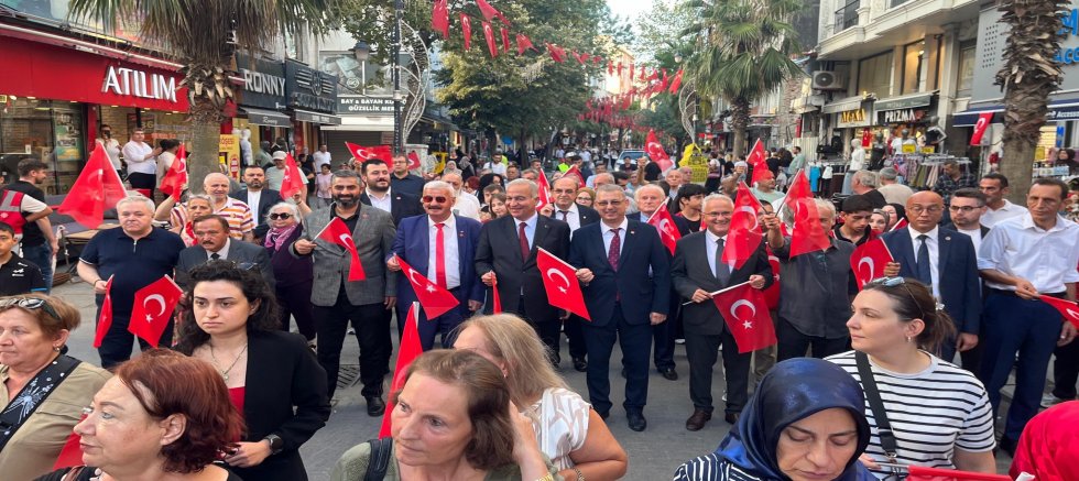 AK Parti Gaziosmanpaşa İlçe Başkanı İsmail Ergüneş, 30 Ağustos Zafer Bayramı Yürüyüşüne Katıldı