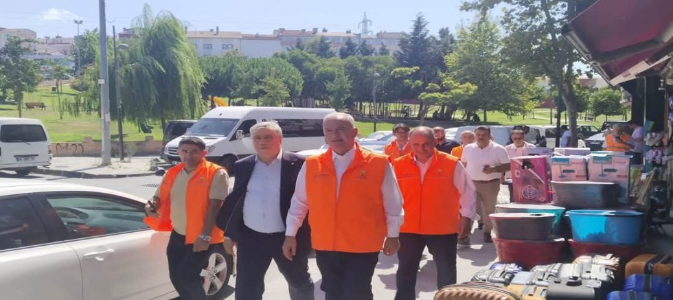 AK Parti Gaziosmanpaşa İlçe Başkanı İsmail Ergüneş’ten Sefa Caddesi’nde Esnaf Ziyareti