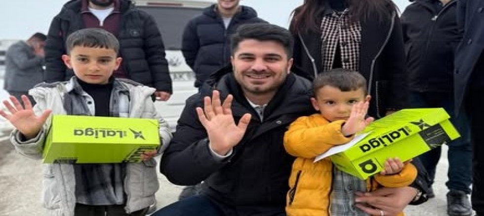 AK Parti Sultangazi Gençlik Kolları’ndan Van’da Bayram Sevinci