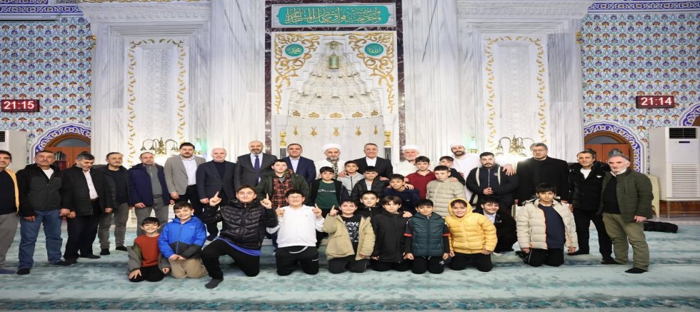 AK Parti Sultangazi İlçe Başkanı İmdat Kamacı İlk Teravih Namazını Sultançiftliği Merkez Camii’nde Kıldı