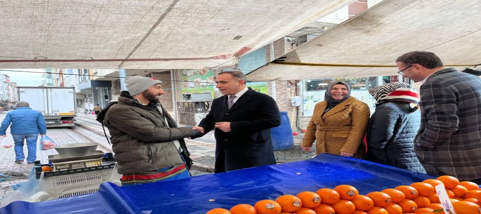 AK Parti Sultangazi İlçe Başkanı İmdat Kamacı, Pazar Esnafını Ziyaret Etti