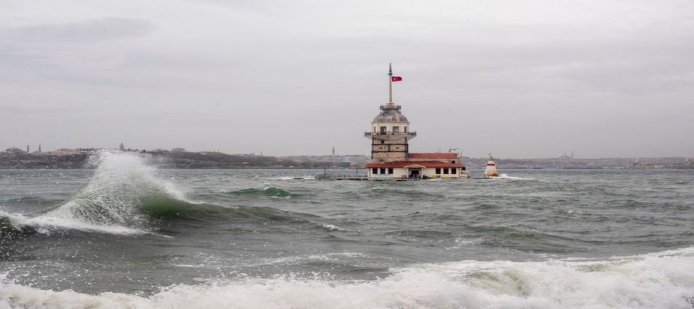 AKOM UYARDI: İSTANBUL'DA GÖK GÜRÜLTÜLÜ SAĞANAK VE DOLU RİSKİ
