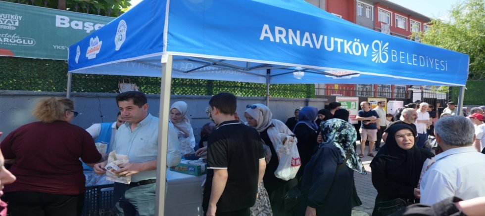 Arnavutköy Belediyesi YKS'de Öğrencilerin ve Ailelerin Yanında