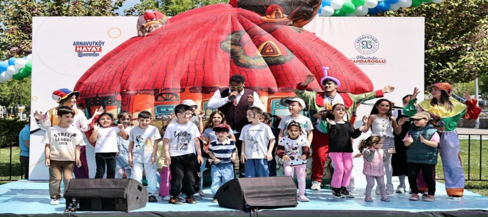 Arnavutköy’de Anneler Günü Coşkusu İlçenin Dört Bir Yanına Yayıldı