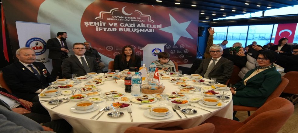 AVCILAR’DA ŞEHİT VE GAZİ AİLELERİYLE İFTAR SOFRASINDA BULUŞULDU