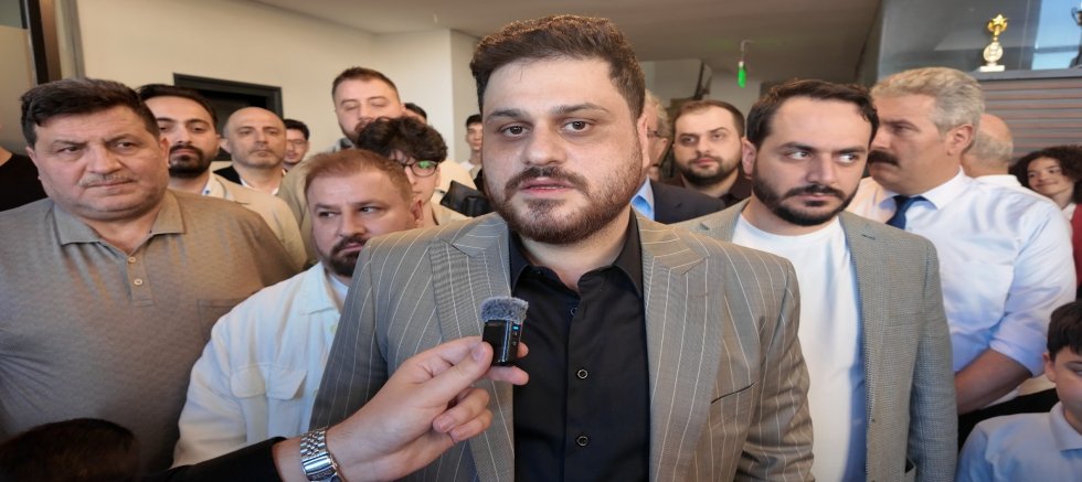 Bağımsız Türkiye Partisi (BTP) Genel Başkanı Hüseyin Baş bayram namazını İstanbul'da kıldı.