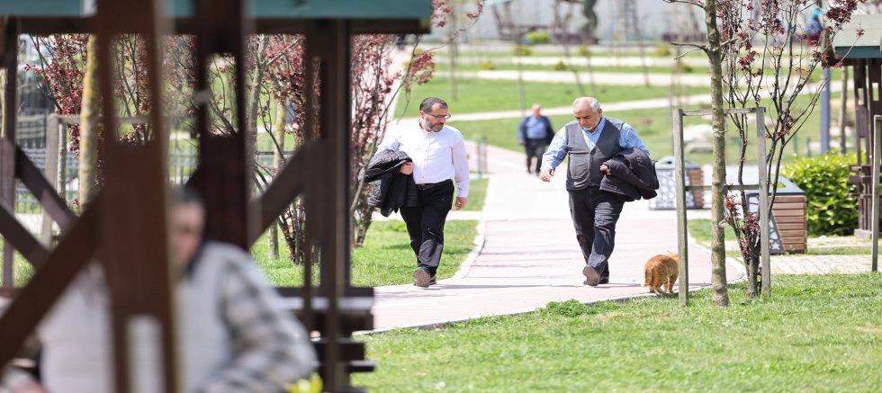 Bahar Sultangazi’de Renklerle Geldi! Fazlı Hayırlıoğlu Parkı Komşularını Bekliyor