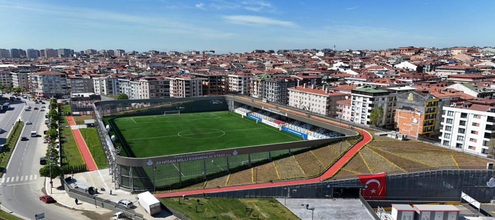 BAHÇELİVLER’DE 23 NİSAN MİLLİ EGEMENLİK STADI VE ZEMİN ALTI OTOPARKI AÇILDI