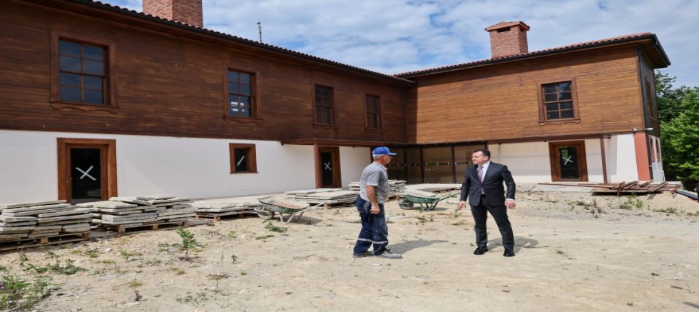 Başkan Balcıoğlu, Eski Belediye Binasında yürütülen çalışmaları inceledi