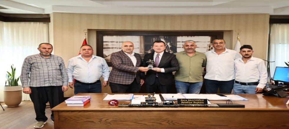 Başkan Balcıoğlu, makamında ziyaretleri kabul etti