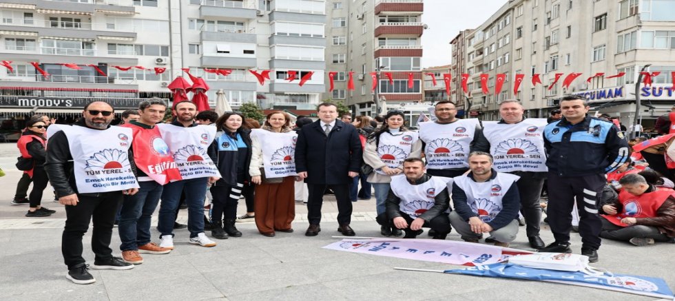 Başkan Balcıoğlu, okul saldırıları nedeniyle düzenlenen oturma eylemine katıldı