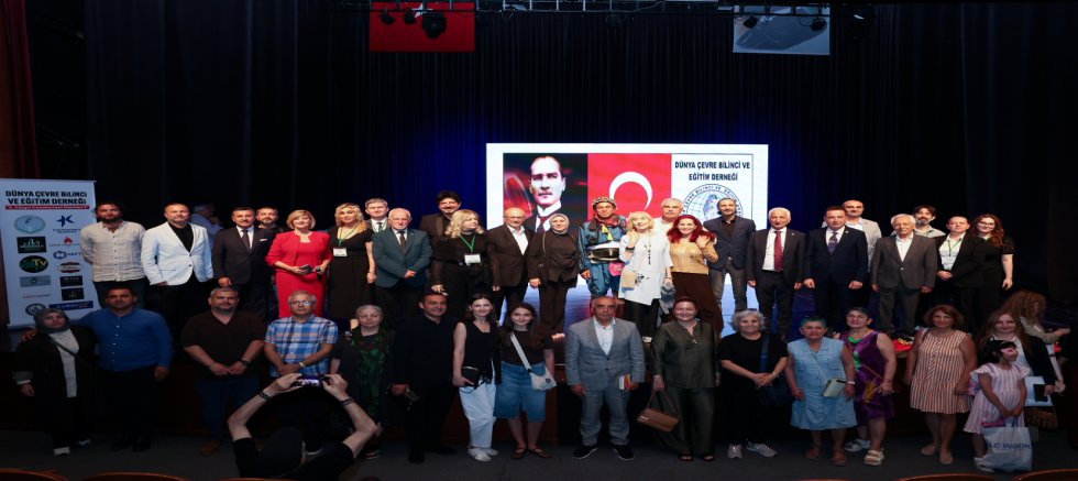 BAŞKAN ÇEBİ’YE HALKA HİZMET ONUR EMEK ÖDÜLÜ
