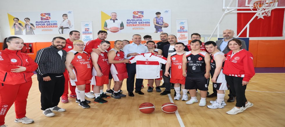 Başkan Dursun Down Sendromlu Basketbol Milli Takımımızla Bir Arada