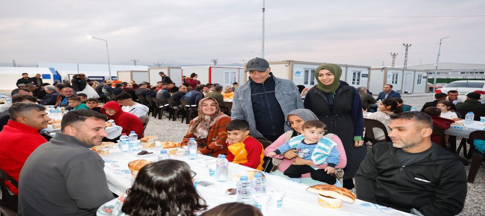 Başkan Dursun İlk İftarda Deprem Bölgesinde
