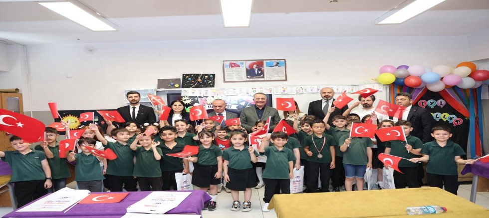 Başkan Dursun Öğrencilerin Karne Heyecanına Ortak Oldu