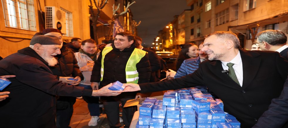 Başkan Vekili Akın’dan kandil simidi ikramı