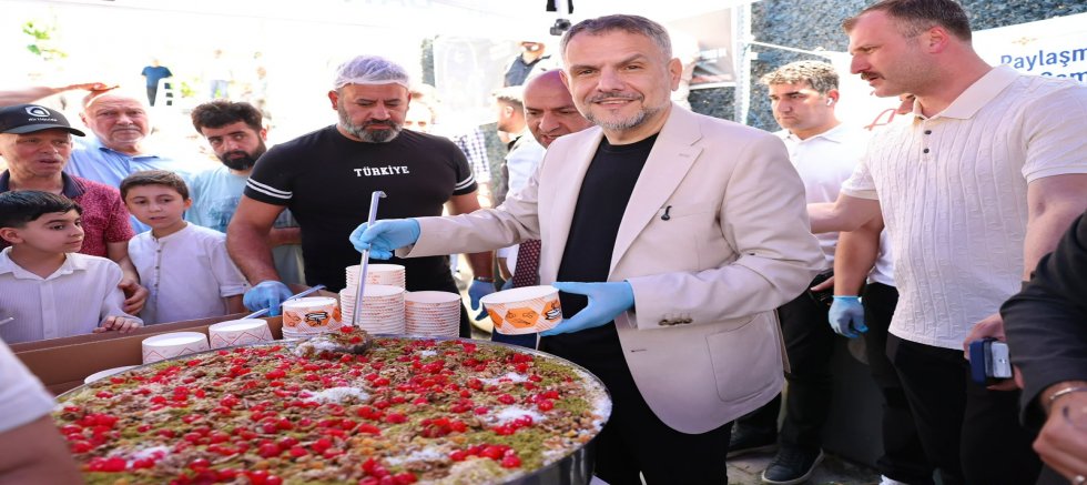 Başkan Vekili İbrahim Akın’dan vatandaşlara aşure ikramı